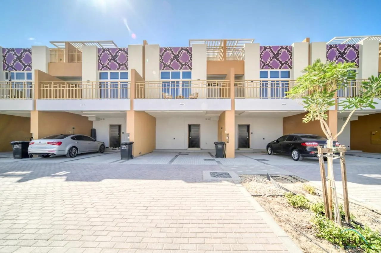 Peaceful 3Br Townhouse At Damac Hills 2, Dubailand By Deluxe Holiday Homes United Arab Emirates